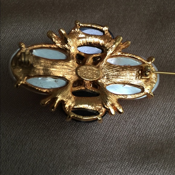 Joan Rivers Brooch - Picture 2 of 3
